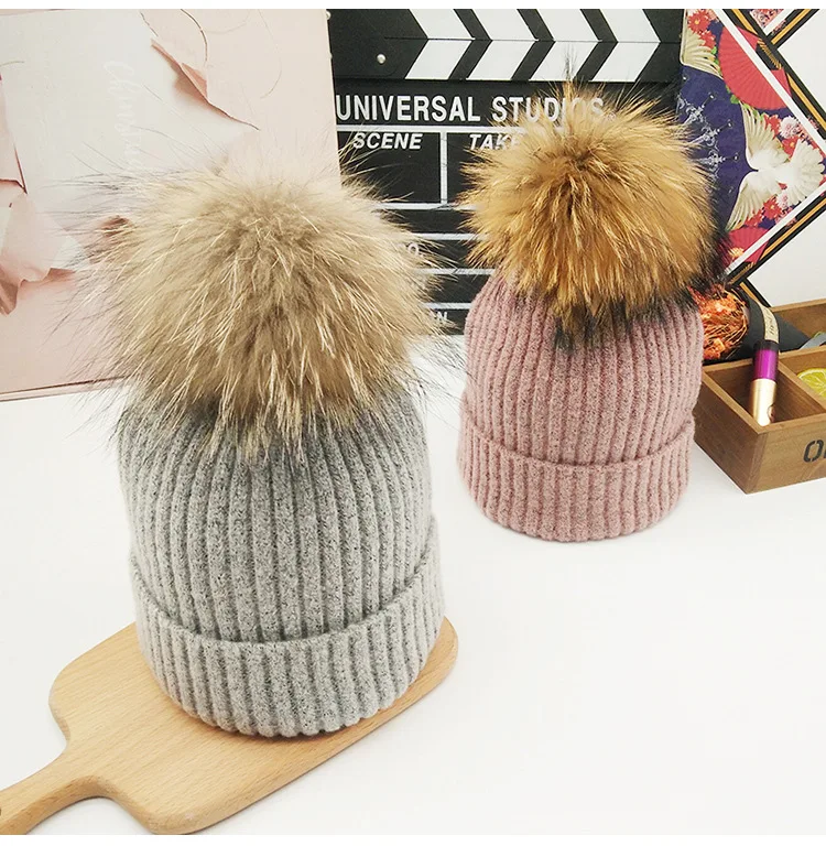 PUNS003 Women Nature Raccoon Fur Pom pom Knitted Beanies Winter Warm Wool Rabbit Fur Blend Knit Skullies Caps Gorros Bone
PUNS003 Women Nature Raccoon Fur Pom pom Knitted Beanies Winter Warm Wool Rabbit Fur Blend Knit Skullies Caps Gorros Bone