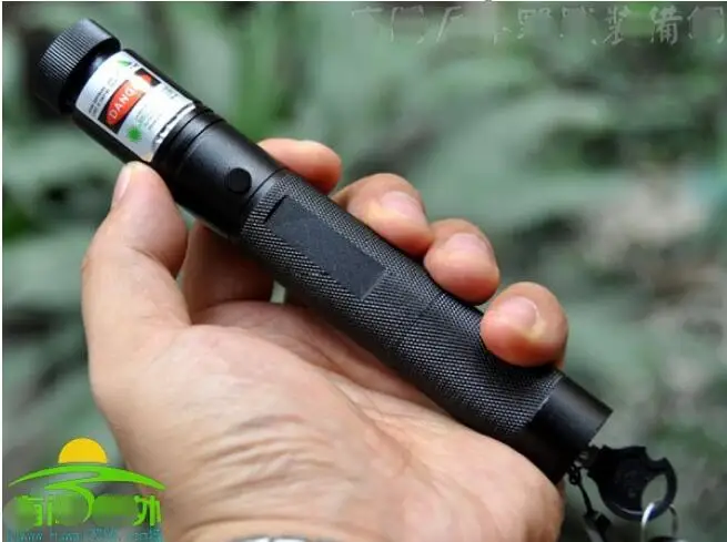Hot! High Power Military Green laser pointer 50w 50000m 532nm SOS Flashlight Light Burning Torch Matches Burn Cigarettes Hunting
Hot! High Power Military Green laser pointer 50w 50000m 532nm SOS Flashlight Light Burning Torch Matches Burn Cigarettes Hunting