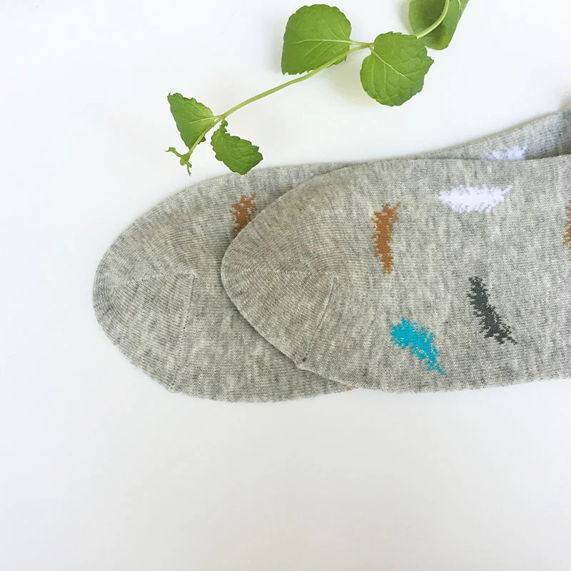 New Autumn Cute Feather Pattern Women Socks Female Skateboard Short Socks Fashion Harajuku Soft Cotton Socks Low Ankle Funny Sox
New Autumn Cute Feather Pattern Women Socks Female Skateboard Short Socks Fashion Harajuku Soft Cotton Socks Low Ankle Funny Sox