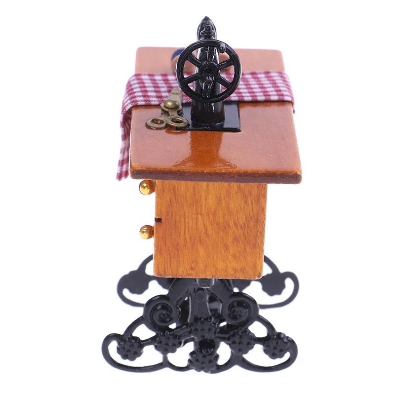 2019 1/12 Scale Dollhouse Decoration Wooden Miniature Furniture Families Vintage Miniature Sewing Machine With Cloth
2019 1/12 Scale Dollhouse Decoration Wooden Miniature Furniture Families Vintage Miniature Sewing Machine With Cloth