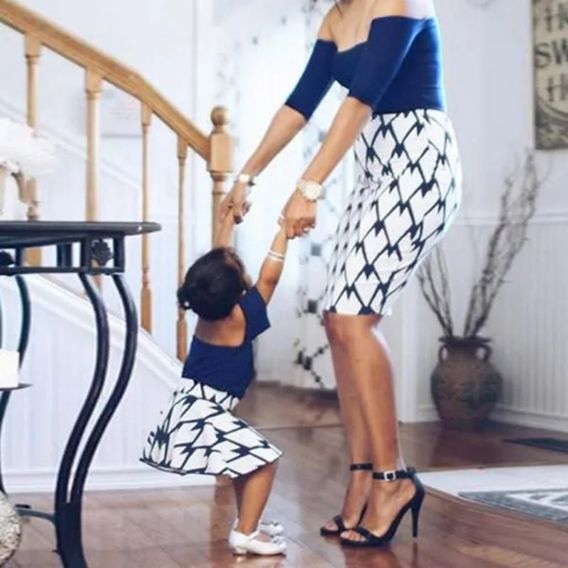 Mommy and me Strapless Patchwork Short Sleeve Dresses Family Matching Outfits Mother Girls Fashion Dress Vacation Beach Clothes
Mommy and me Strapless Patchwork Short Sleeve Dresses Family Matching Outfits Mother Girls Fashion Dress Vacation Beach Clothes