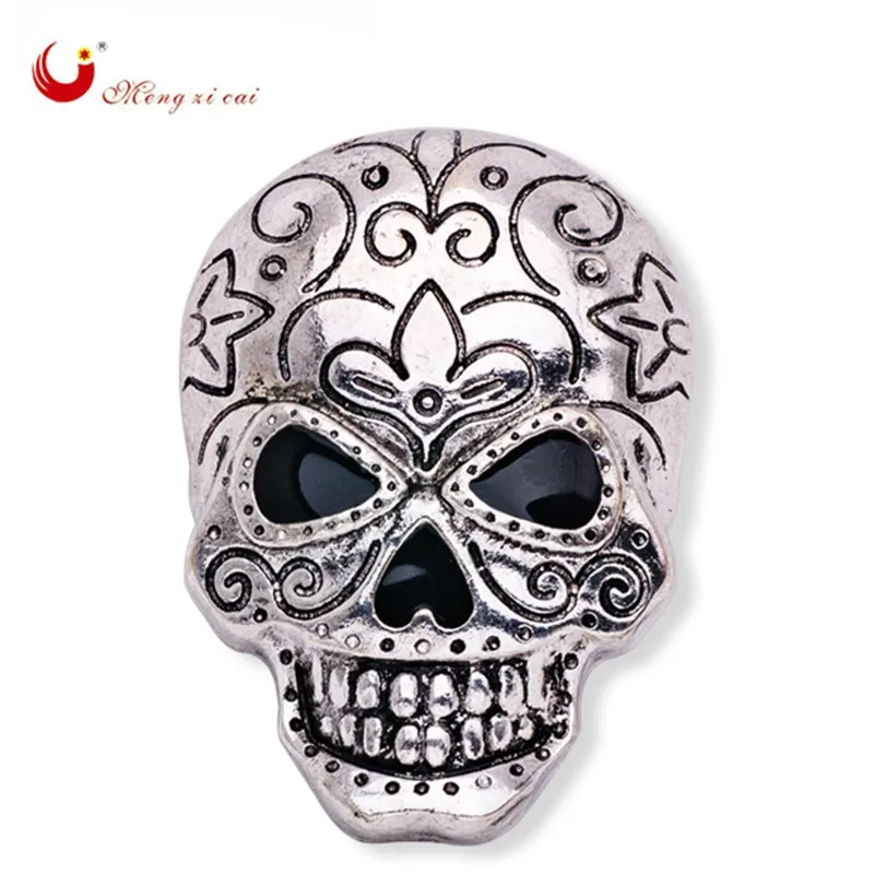 Exquisite Grimace Punk Carved Skull Delicate Jewelry Female Broach Homme Party Gold white Rhinestone Handkerchief Knot X1518
Exquisite Grimace Punk Carved Skull Delicate Jewelry Female Broach Homme Party Gold white Rhinestone Handkerchief Knot X1518