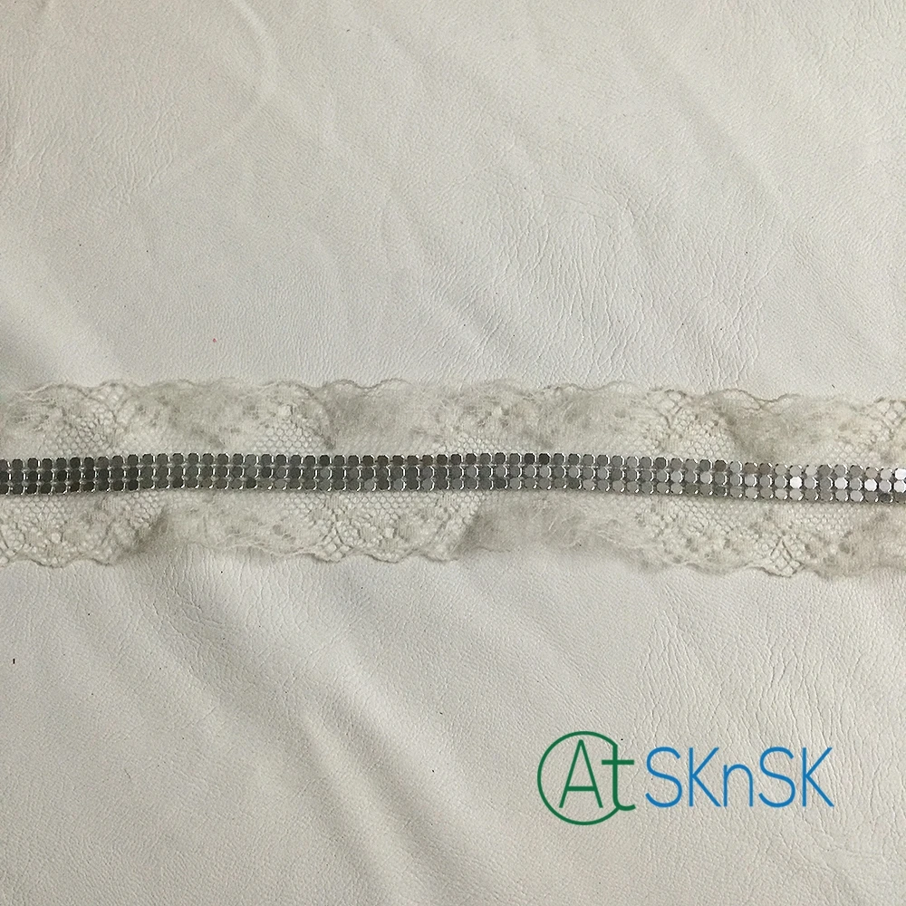 Newest lace300yard 4cm width African dress silver lace trim guipure beaded lace high quality lace ribbon DHL shipping
Newest lace300yard 4cm width African dress silver lace trim guipure beaded lace high quality lace ribbon DHL shipping