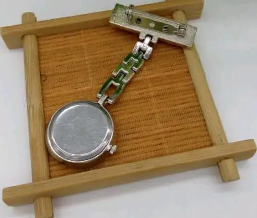 New Luminous Nurses Watches Doctor Clip-on Fob Quartz Watch Steel Noctilucent Brooch Hanging Medical Pocketed Pin Watch Gift 
New Luminous Nurses Watches Doctor Clip-on Fob Quartz Watch Steel Noctilucent Brooch Hanging Medical Pocketed Pin Watch Gift