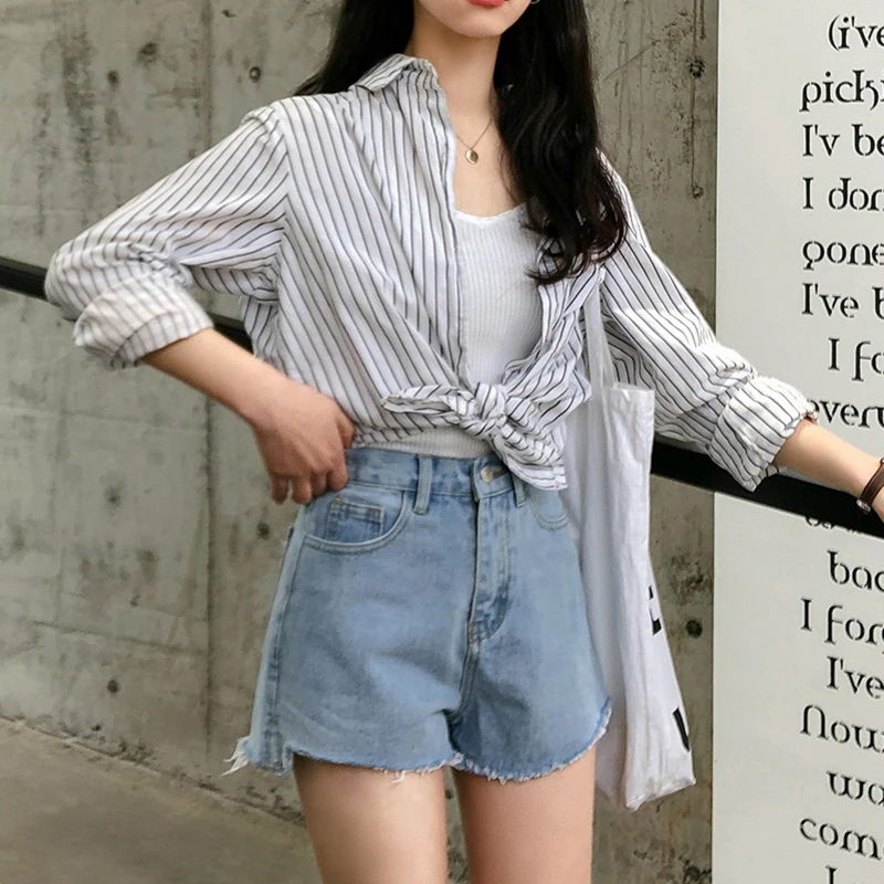 Cowboy Shorts Personality Fashion Women's Trends Spring And Summer High-waisted Hot Pants, Loose, Light Blue Straight Jeans 869
Cowboy Shorts Personality Fashion Women's Trends Spring And Summer High-waisted Hot Pants, Loose, Light Blue Straight Jeans 869