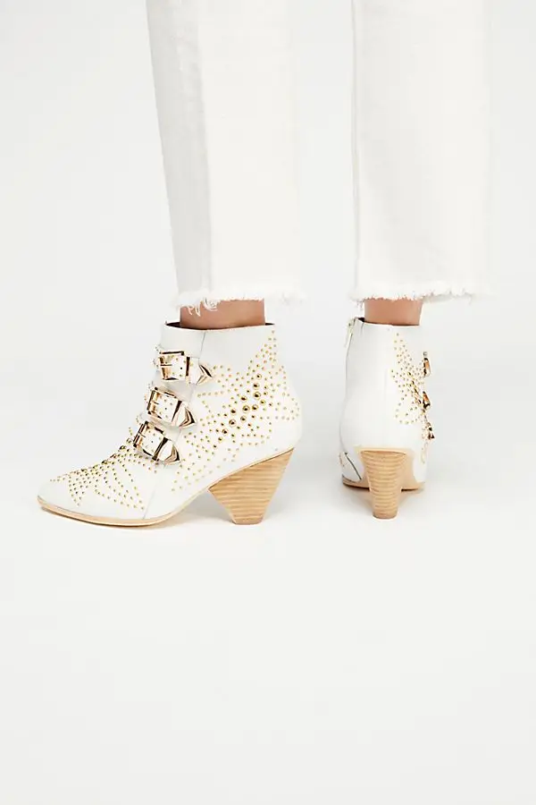 Winter Rivets Flower Decorations Spike Heels Dress Shoes for Ladies Three Buckles Round Toe Ankle Boots
Winter Rivets Flower Decorations Spike Heels Dress Shoes for Ladies Three Buckles Round Toe Ankle Boots
