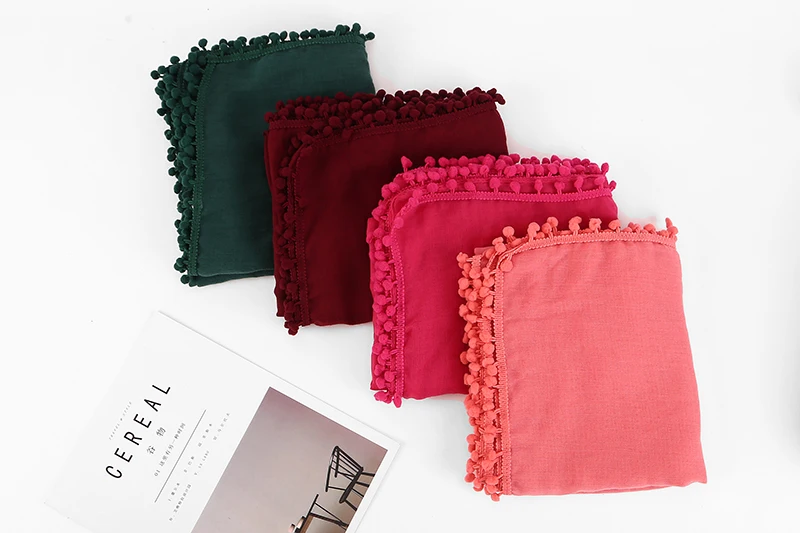 10 pcs/lot Winter Scarf plain shawls hijab muslim wrap headband 13 color Women Cotton Scarf Pom Balls scarves/scarf 180*80cm
10 pcs/lot Winter Scarf plain shawls hijab muslim wrap headband 13 color Women Cotton Scarf Pom Balls scarves/scarf 180*80cm