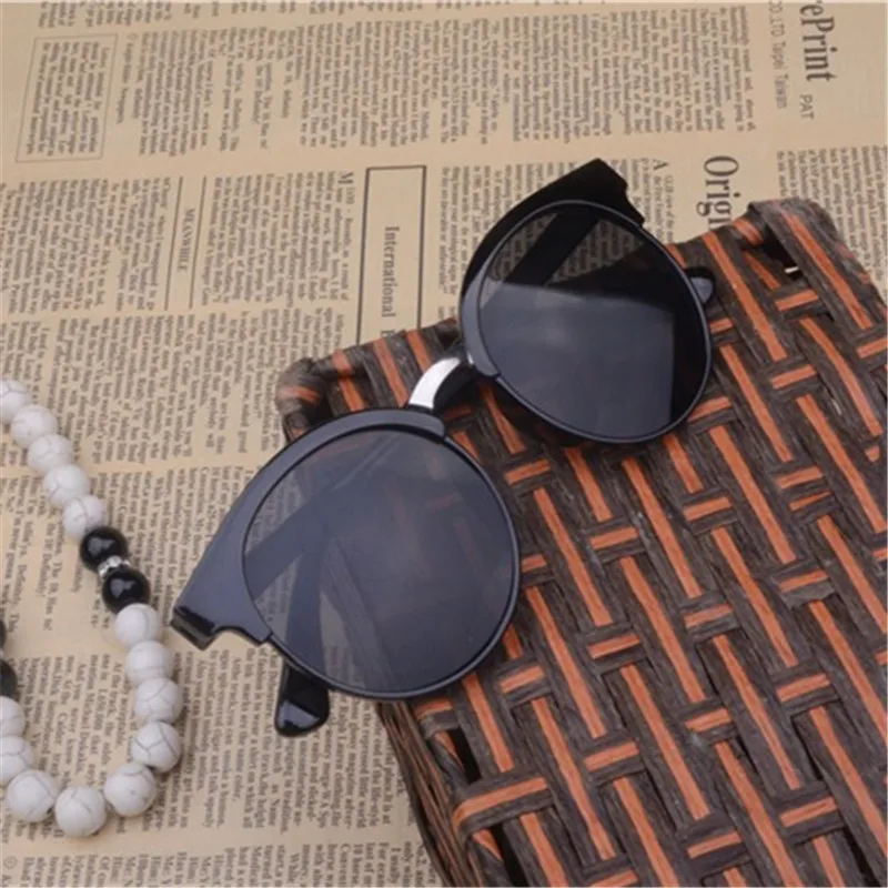 Retro Classic Sunglasses Men And Women Round Glasses Brand Designer Design Sunglasses Wind Mirror UV400 Sunglasses
Retro Classic Sunglasses Men And Women Round Glasses Brand Designer Design Sunglasses Wind Mirror UV400 Sunglasses