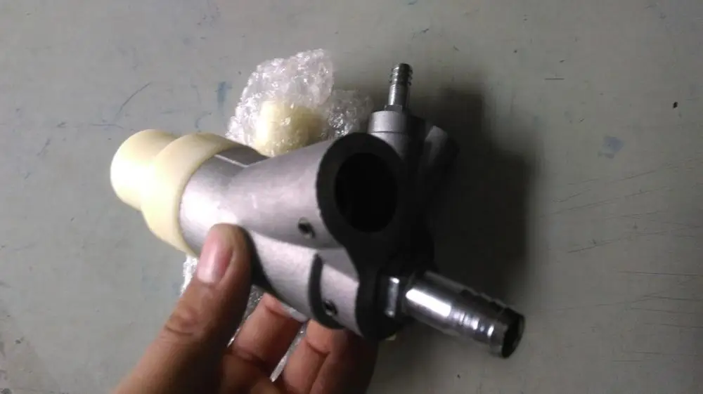 Machine gun, sandblasting machine uses a pneumatic sandblasting gun, pneumatic sandblasting machine, sandblasting machine gun fo
Machine gun, sandblasting machine uses a pneumatic sandblasting gun, pneumatic sandblasting machine, sandblasting machine gun fo