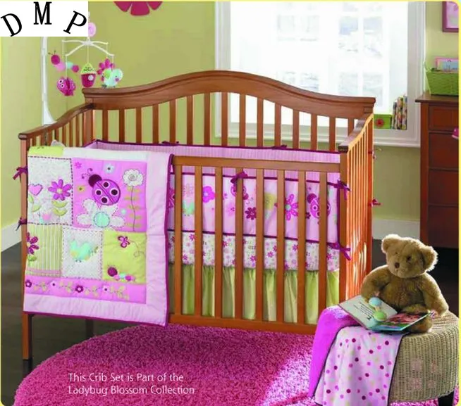 4pcs embroidered Baby Bedding Set Baby cradle crib cot bedding set cunas tour de lit bébé (4bumper+duvet+bed cover+bed skirt)
4pcs embroidered Baby Bedding Set Baby cradle crib cot bedding set cunas tour de lit bébé (4bumper+duvet+bed cover+bed skirt)