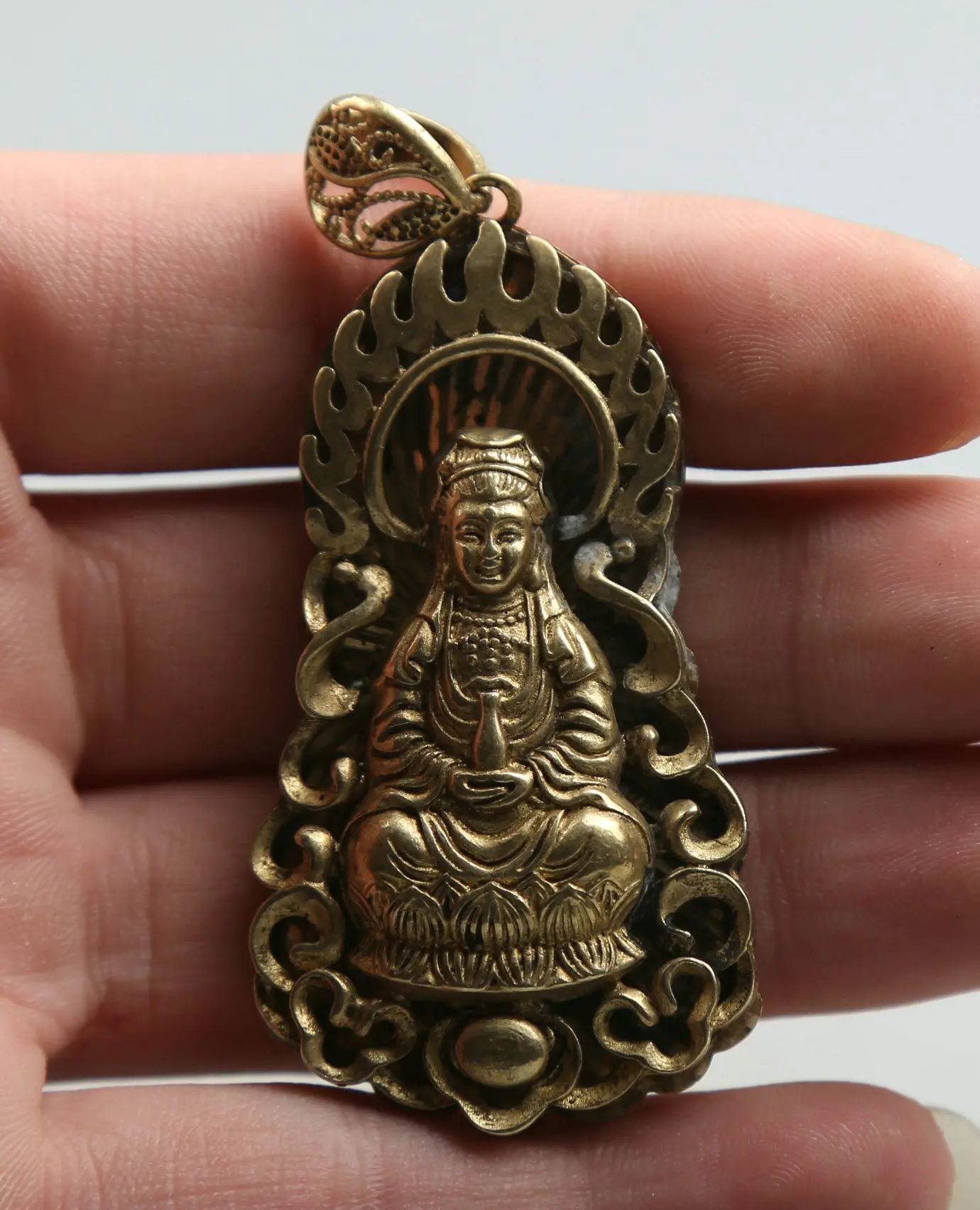 64MM/2.5" Collect Curio Rare Chinese Fengshui Bronze Exquisite Buddhism Avalokitesvara Guanyin Kwan-yin Pendant Statuary 17g
64MM/2.5" Collect Curio Rare Chinese Fengshui Bronze Exquisite Buddhism Avalokitesvara Guanyin Kwan-yin Pendant Statuary 17g