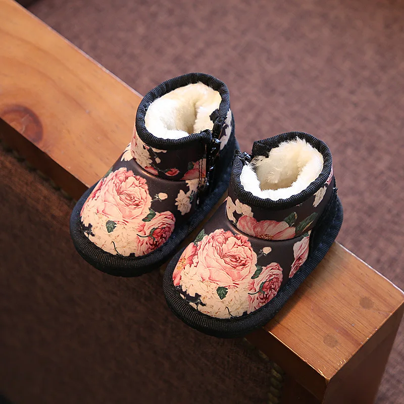 Winter baby cotton shoes plus velvet thickening children's snow boots warm non-slip boys and girls cotton boots
Winter baby cotton shoes plus velvet thickening children's snow boots warm non-slip boys and girls cotton boots
