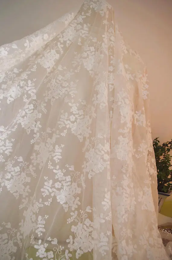 5yards off white Lace fabric with retro Embroidery, embroidered tulle lace fabric with florals
5yards off white Lace fabric with retro Embroidery, embroidered tulle lace fabric with florals
