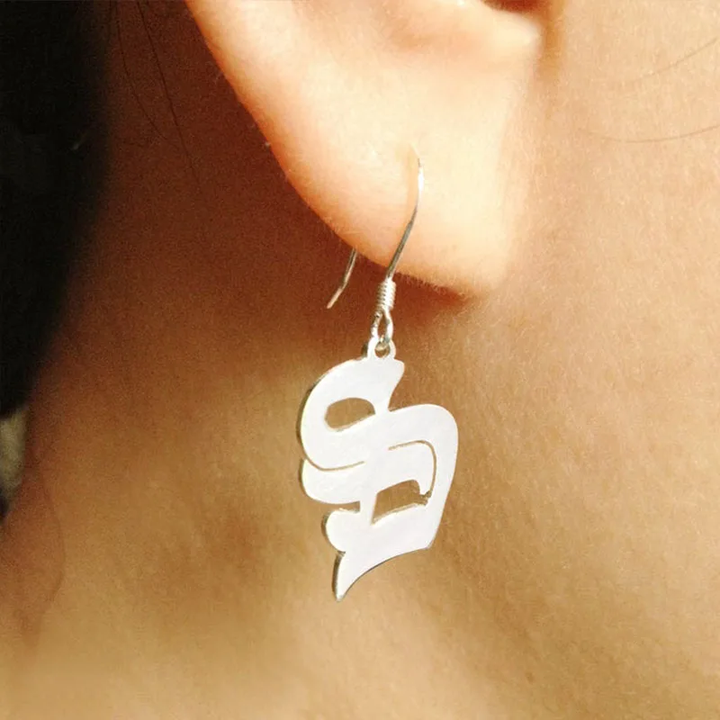 Custom Old English Letter Earrings Single Initial Earrings For Women Vintage Jewelry gold and silver Personalized Eardrop
Custom Old English Letter Earrings Single Initial Earrings For Women Vintage Jewelry gold and silver Personalized Eardrop