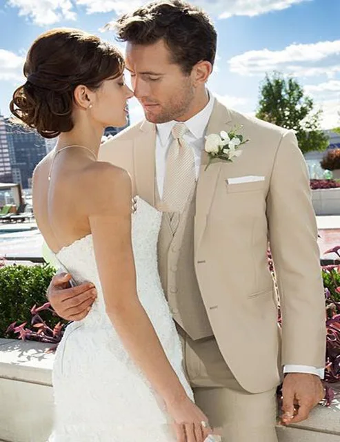 Tailored 2020 New Style Beige Groom Tuxedos Two button Notch Lapel Groomsmen Men Wedding groom wear men Suit( jacket+Pants+vest)
Tailored 2020 New Style Beige Groom Tuxedos Two button Notch Lapel Groomsmen Men Wedding groom wear men Suit( jacket+Pants+vest)