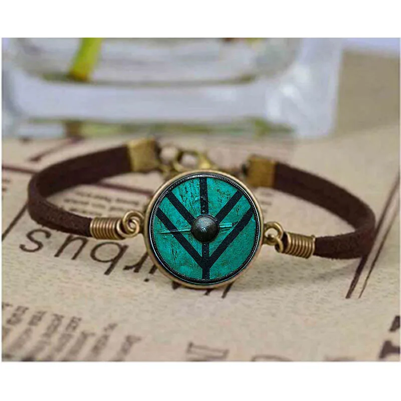Vikings bracelet The shield of Lagertha bracelet leather chain male jewelry Cothic bracelets amulet man best friends Gift Bangle
Vikings bracelet The shield of Lagertha bracelet leather chain male jewelry Cothic bracelets amulet man best friends Gift Bangle