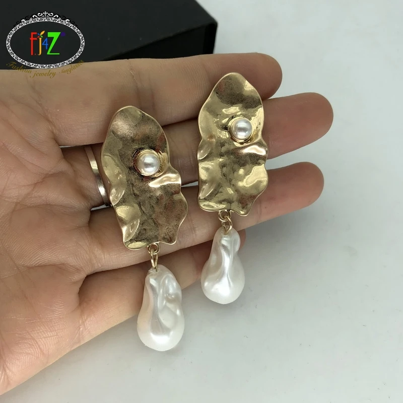 F.J4Z Baroque Vintage Earrings Fashion Antique Alloy Leaf Irregular Simulated Pearl Charm Earrings for Woman pendientes mujer
F.J4Z Baroque Vintage Earrings Fashion Antique Alloy Leaf Irregular Simulated Pearl Charm Earrings for Woman pendientes mujer