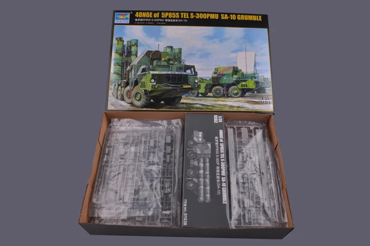 Trumpet 01038 1:35 Russian 5P85S S300PMU/SA-10 antiaircraft missile Assembly model
Trumpet 01038 1:35 Russian 5P85S S300PMU/SA-10 antiaircraft missile Assembly model