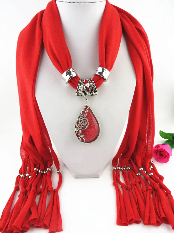 Fashion scarf women Tassel Scarf Rose Alloy Pendant Scarf New Design Style Ladies' Scarfs Free Shipping
Fashion scarf women Tassel Scarf Rose Alloy Pendant Scarf New Design Style Ladies' Scarfs Free Shipping