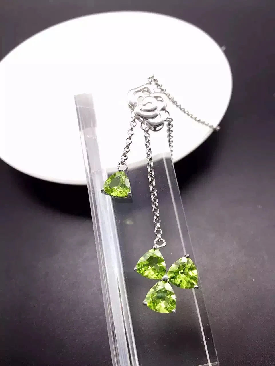 natural green peridot stone Necklace S925 silver natural olivine Pendant Necklace for Girls women Triangular linearity Jewelry
natural green peridot stone Necklace S925 silver natural olivine Pendant Necklace for Girls women Triangular linearity Jewelry