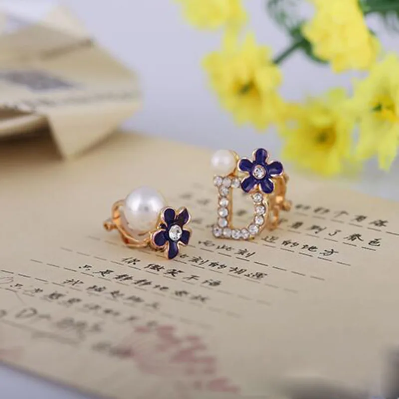 Grace Jun Korea Style Rhinestone Simulated Pearl Enamel Flower Clip on Earrings Without Piercing for Girls D Letter Ear | Украшения и