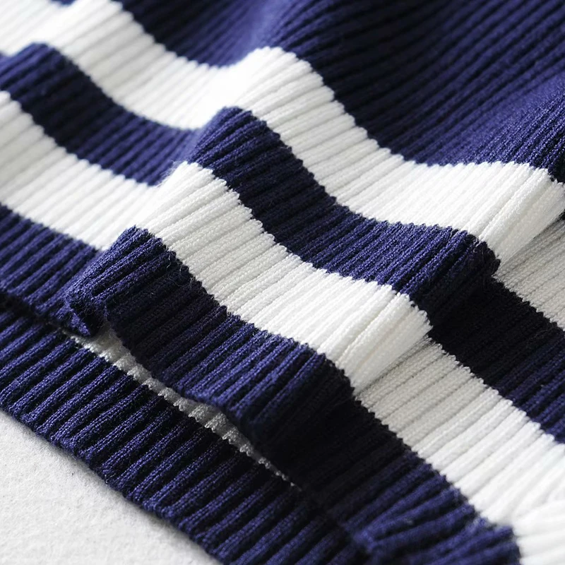 Preppy School Women Vintage Turn-down Collar Knitted Short Sleeve Crop T-shirt Navy V-neck Women Slim Striped Crop Tee
Preppy School Women Vintage Turn-down Collar Knitted Short Sleeve Crop T-shirt Navy V-neck Women Slim Striped Crop Tee