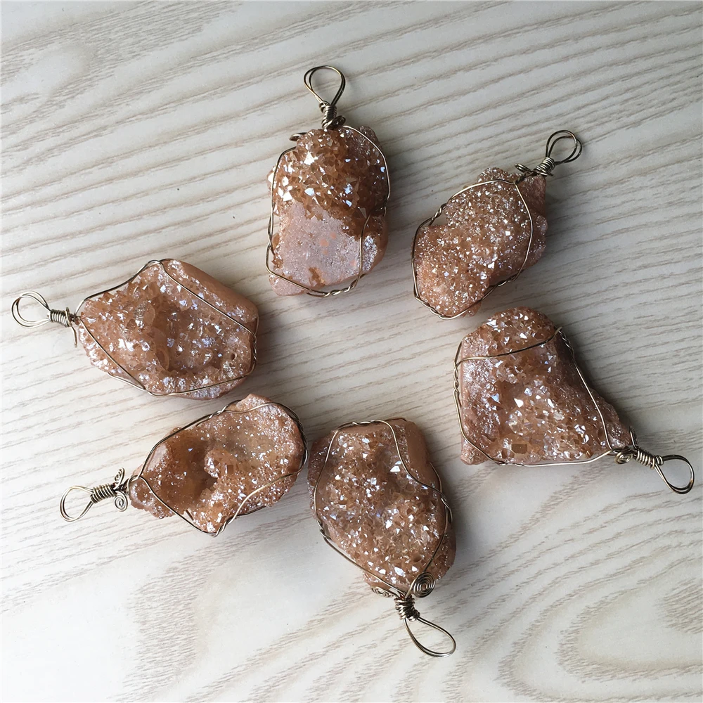 Fashion Handcrafted Wire Irregular Natural Stone Agates Druzys Pendants Necklace Plate Yellow Blue AB For Jewelry Making 5PCS
Fashion Handcrafted Wire Irregular Natural Stone Agates Druzys Pendants Necklace Plate Yellow Blue AB For Jewelry Making 5PCS