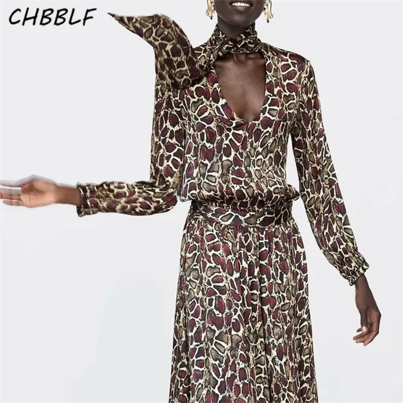 CHBBLF women snake skin print blouse deep V neck bow tie collar long sleeve shirts fashion tops blusas mujer O8948
CHBBLF women snake skin print blouse deep V neck bow tie collar long sleeve shirts fashion tops blusas mujer O8948