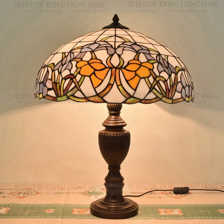 50CM Mandala flower simple glass Tiffany living room restaurant bar club decorative table lamp
50CM Mandala flower simple glass Tiffany living room restaurant bar club decorative table lamp