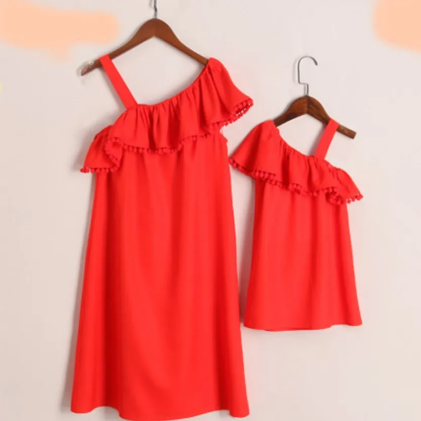 Mommy and Me Mother Daughter Dresses Family Clothes Summer Off Shoulder Long Clothes Party Mum Mom and Daughter Fashion Dress
Mommy and Me Mother Daughter Dresses Family Clothes Summer Off Shoulder Long Clothes Party Mum Mom and Daughter Fashion Dress