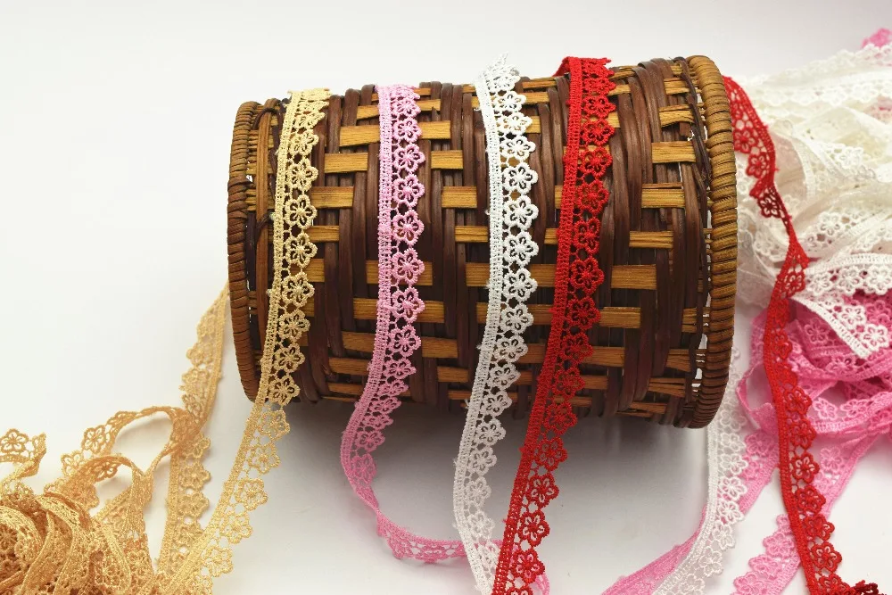 110Yards HOT SALE daisy flower venise lace trim Craft sewing for home decoration diameter 1.8cm
110Yards HOT SALE daisy flower venise lace trim Craft sewing for home decoration diameter 1.8cm
