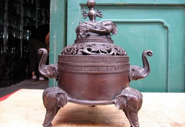 song voge gem S1302 Tibet temple classical Pure Bronze Elephant Zun God incense burner Censer
song voge gem S1302 Tibet temple classical Pure Bronze Elephant Zun God incense burner Censer