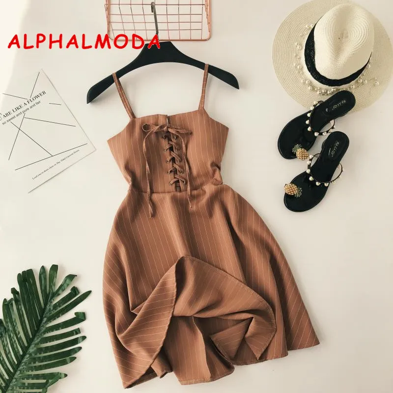 Женское винтажное платье ALPHALMODA, классическое Полосатое на шнуровке с высокой талией, приталенное ТРАПЕЦИЕВИДНОЕ на лето
Женское винтажное платье ALPHALMODA, классическое Полосатое на шнуровке с высокой талией, приталенное ТРАПЕЦИЕВИДНОЕ на лето