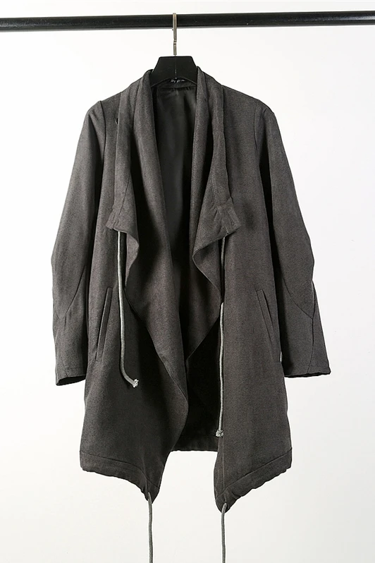 Spring and autumn men in the personality of long - style windbreaker original casual trench coat designer loose versatile jacket
Spring and autumn men in the personality of long - style windbreaker original casual trench coat designer loose versatile jacket