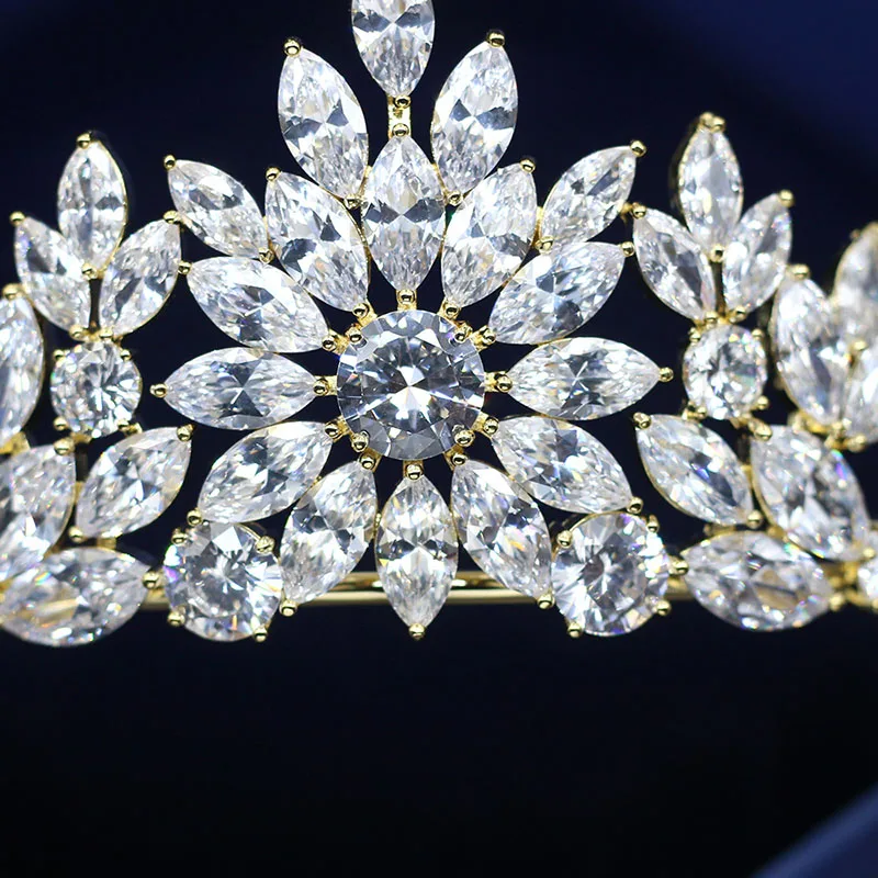 3A Cubic Zircon Bride Crowns Wedding Jewelry Full Zircon Flower Tiaras Bridal Copper CZ Crown Headpiece Hair Ornaments JS801
3A Cubic Zircon Bride Crowns Wedding Jewelry Full Zircon Flower Tiaras Bridal Copper CZ Crown Headpiece Hair Ornaments JS801