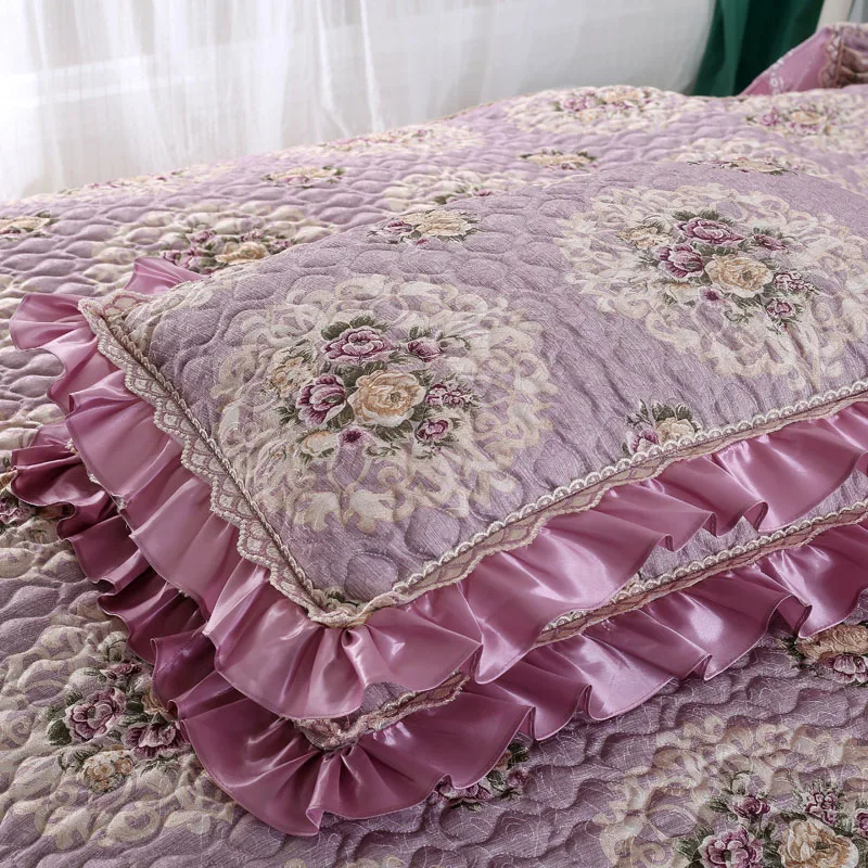 Famvotar Royal European Jacquard Quilted Bedspread Lace Edge Vibrant Floral Pattern Cotton Bedspread Embossed Coverlet 240X250CM
Famvotar Royal European Jacquard Quilted Bedspread Lace Edge Vibrant Floral Pattern Cotton Bedspread Embossed Coverlet 240X250CM