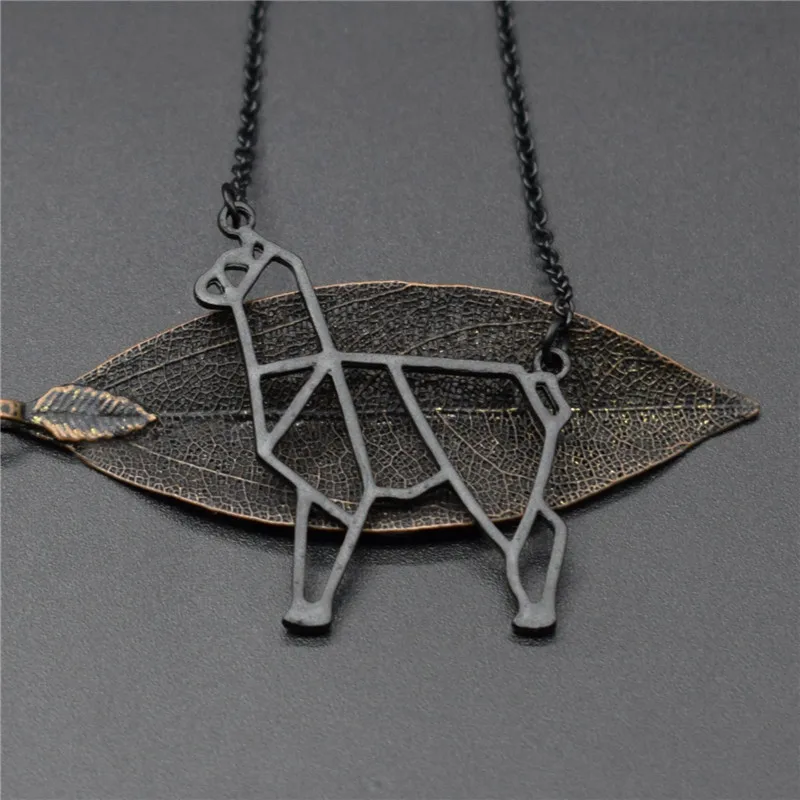 4 Colors Origami Alpaca Necklace Origami Alpaca Charm Female and Male Gift Necklace Fashion Women Jewellery Geometric Jewellery
4 Colors Origami Alpaca Necklace Origami Alpaca Charm Female and Male Gift Necklace Fashion Women Jewellery Geometric Jewellery