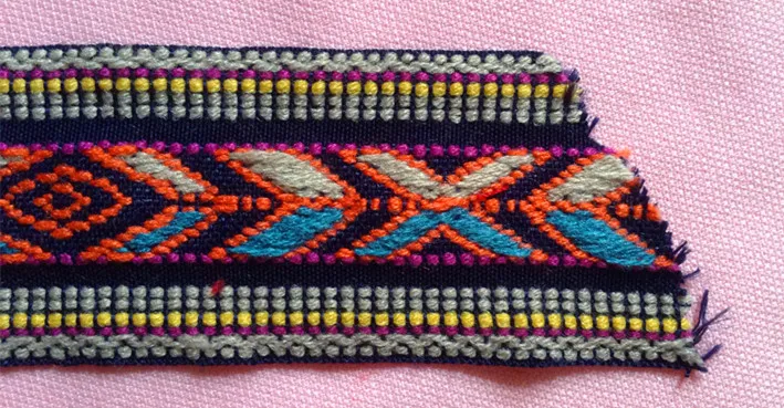 Hot selling top quality 5cm single face embroidery woven webbing,fashion straps webbing,XERY160911E guitar strap ribbon
Hot selling top quality 5cm single face embroidery woven webbing,fashion straps webbing,XERY160911E guitar strap ribbon