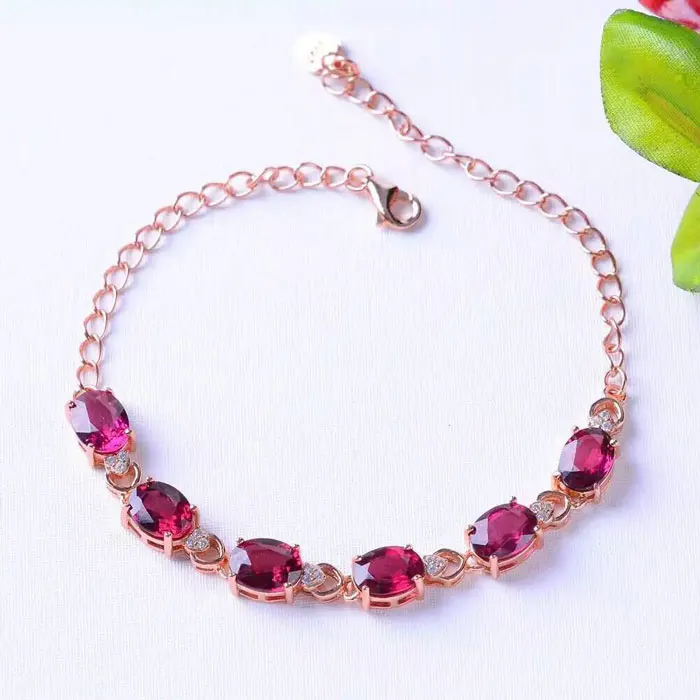 Y 925 sterling silver with natural Magnesium aluminum garnet bracelet with female
Y 925 sterling silver with natural Magnesium aluminum garnet bracelet with female