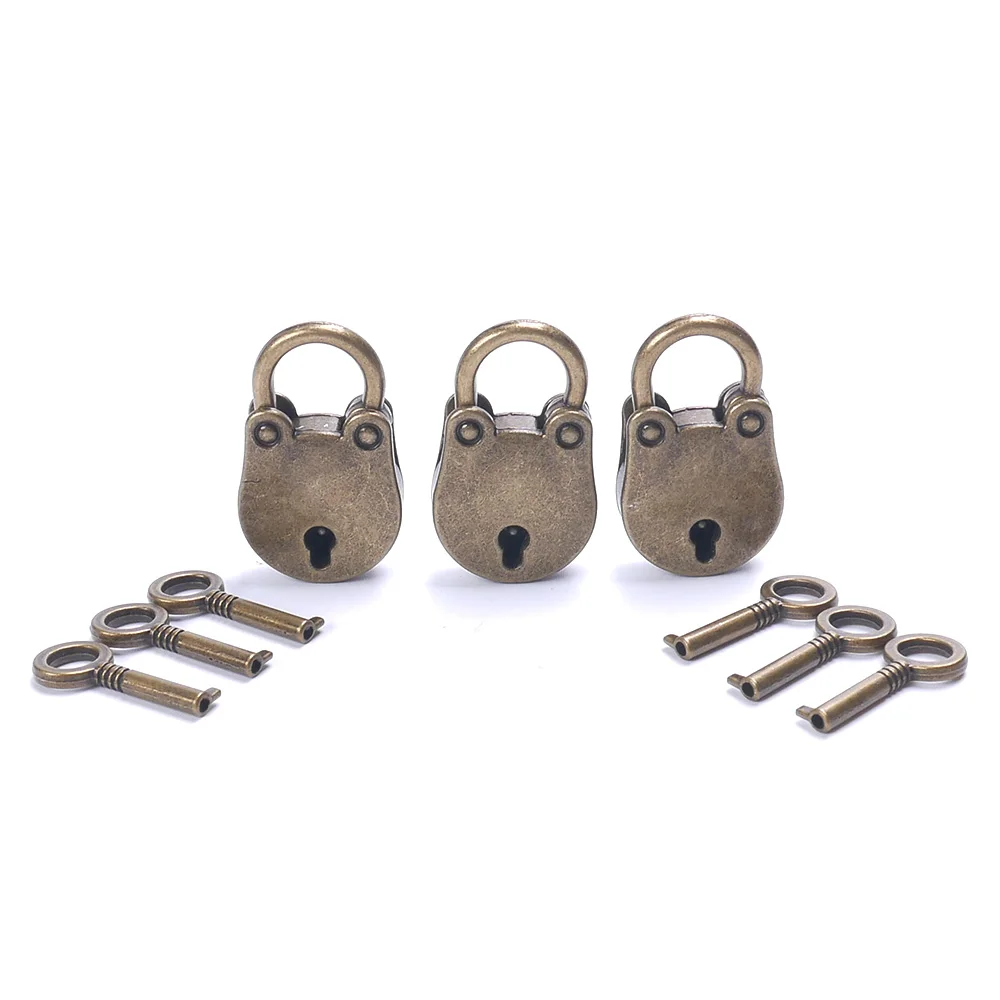 3PC Metal Old Vintage Style Mini Padlock Small Luggage Box Key Lock Copper Color Luggage Decoration Luggage Locks
3PC Metal Old Vintage Style Mini Padlock Small Luggage Box Key Lock Copper Color Luggage Decoration Luggage Locks