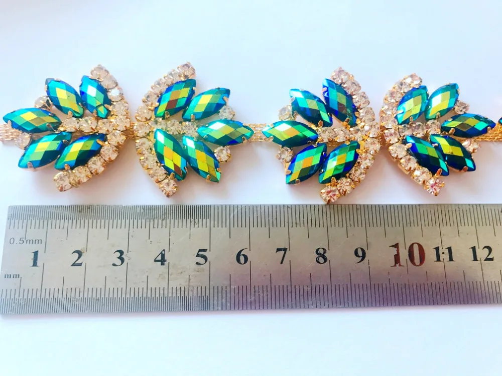Free shipping Blue/silver rhinestones applique rhinestones chain trimming Height of 3.8cm
Free shipping Blue/silver rhinestones applique rhinestones chain trimming Height of 3.8cm