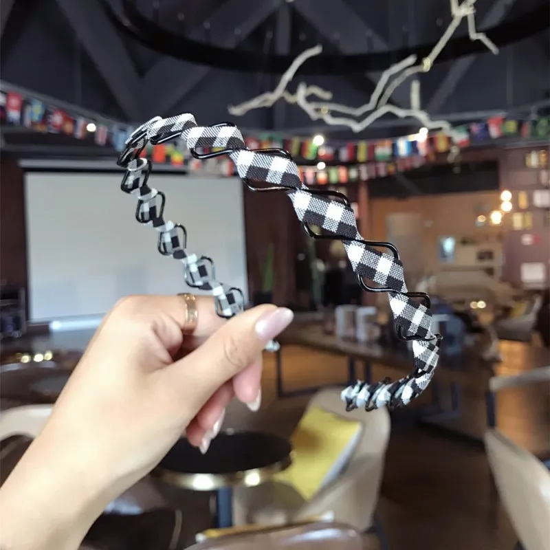 Korea High Quality Cloth Plaid Winding Hollow Diamond Headband Hair Accessories Hair Band Hair Bows Hairbands For Women
Korea High Quality Cloth Plaid Winding Hollow Diamond Headband Hair Accessories Hair Band Hair Bows Hairbands For Women