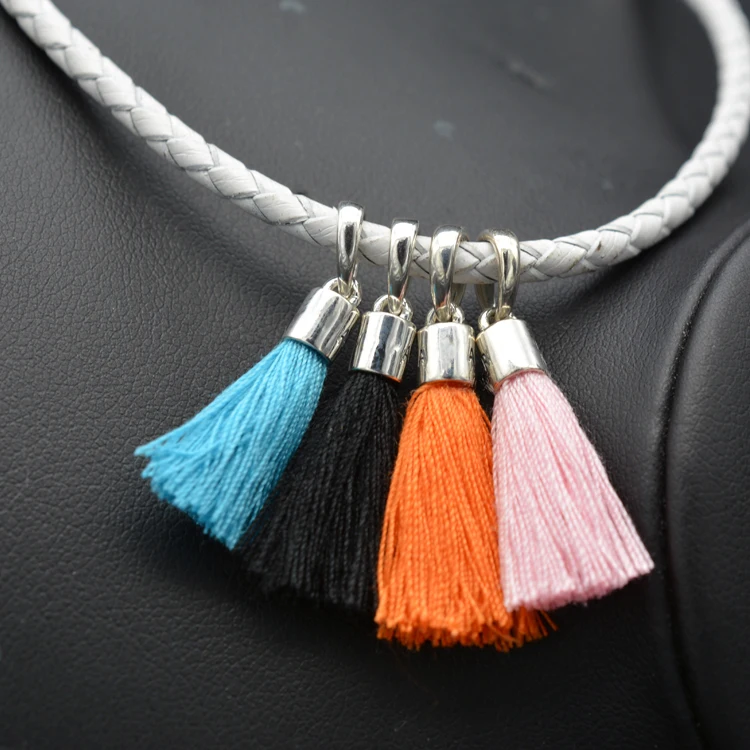High Quality Oriental Martial Arts Style Tassel Striped Silver Pendant Four Colors Can Choose Retro Silver Jewelry
High Quality Oriental Martial Arts Style Tassel Striped Silver Pendant Four Colors Can Choose Retro Silver Jewelry