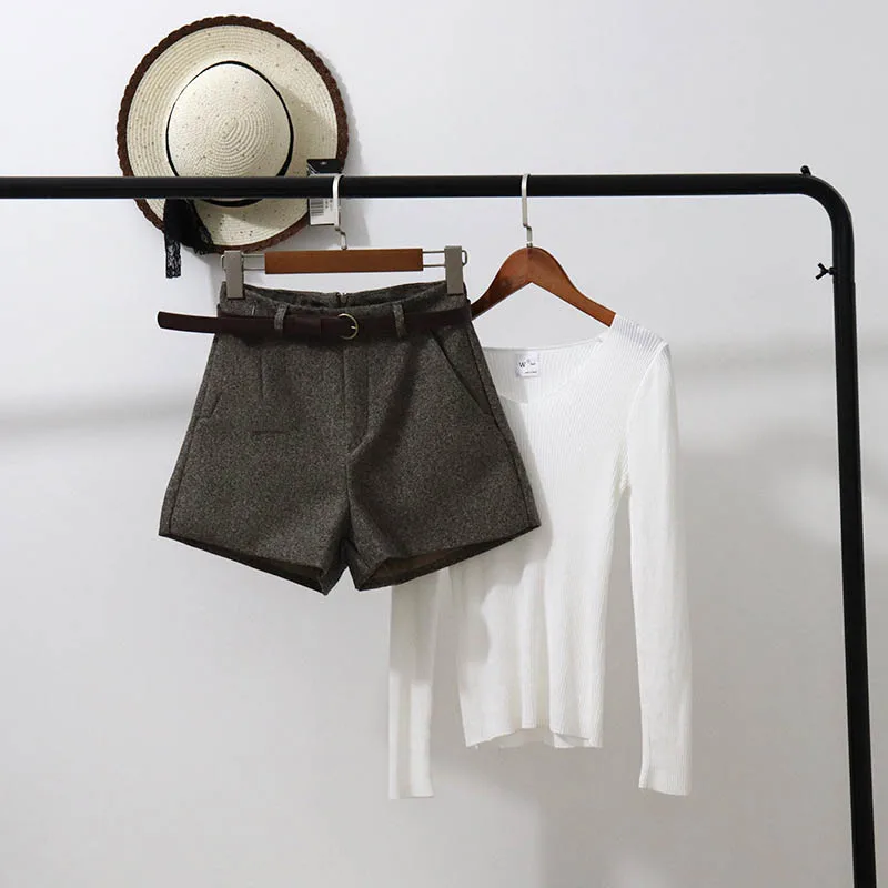 NORMOV New Autumn Winter Women's Casual Cotton Shorts High Waist With Belt Woolen Slim Solid Color Wide Leg A-Line Shorts
NORMOV New Autumn Winter Women's Casual Cotton Shorts High Waist With Belt Woolen Slim Solid Color Wide Leg A-Line Shorts