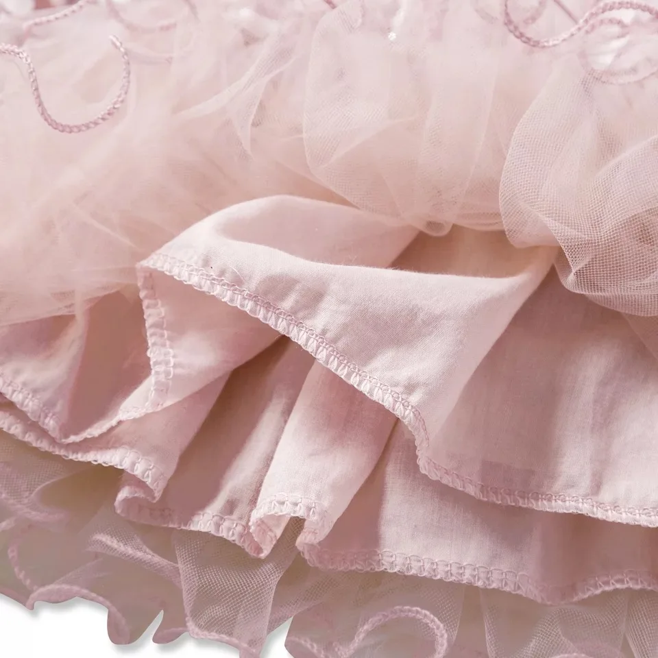 Autumn and winter children's long-sleeved lace dress and three-dimensional petal Princess net gauze Peng dress
Autumn and winter children's long-sleeved lace dress and three-dimensional petal Princess net gauze Peng dress
