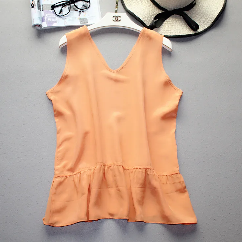 Summer 100% natural silk V-neck vest Large size silk sleeveless bottoming shirt wide shoulder strap
Summer 100% natural silk V-neck vest Large size silk sleeveless bottoming shirt wide shoulder strap