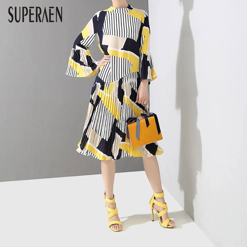 SuperAen Korean Style Women's Pleated Dress Long Sleeve Wild Cotton Dress Female Stand Collar Spring New 2022 Women Clothing
SuperAen Korean Style Women's Pleated Dress Long Sleeve Wild Cotton Dress Female Stand Collar Spring New 2022 Women Clothing