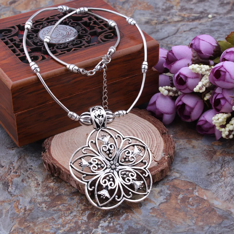 Fashion Vintage Tibetan Silver Color Jewelry Bohemian Carved Hollow Flowers Pendants Necklaces For Women Statement Maxi Jewelry
Fashion Vintage Tibetan Silver Color Jewelry Bohemian Carved Hollow Flowers Pendants Necklaces For Women Statement Maxi Jewelry