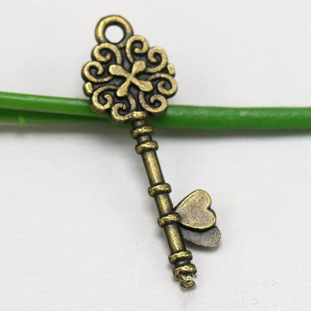 50PCS/LOT Antique Old Look Bronze Keys Vintage DIY Pendant Metal Charms Decorations Metal Craft MX 004
50PCS/LOT Antique Old Look Bronze Keys Vintage DIY Pendant Metal Charms Decorations Metal Craft MX 004