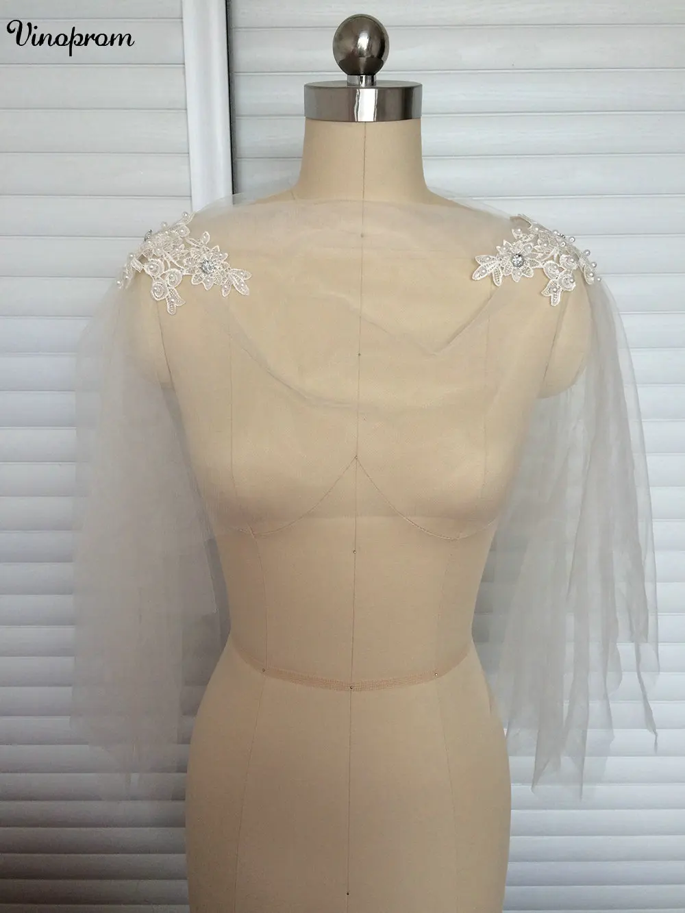 Vintage Lace Appliques wedding Bridal Wrap/Jacket Capped Sleeves Beaded Wedding Jacket Sheer Wedding Accessory
Vintage Lace Appliques wedding Bridal Wrap/Jacket Capped Sleeves Beaded Wedding Jacket Sheer Wedding Accessory